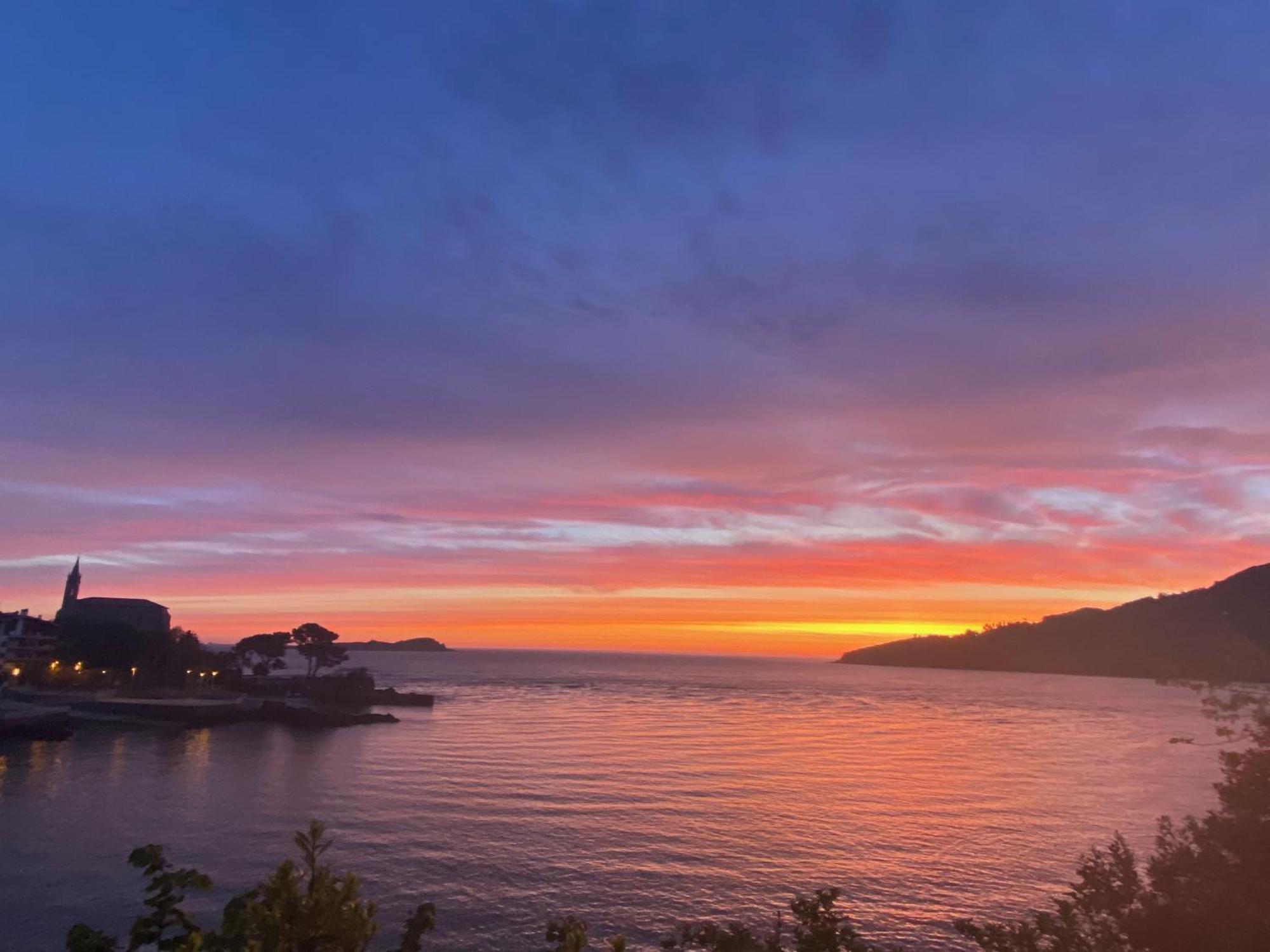 Mundaka Beachfront House Bagian luar foto