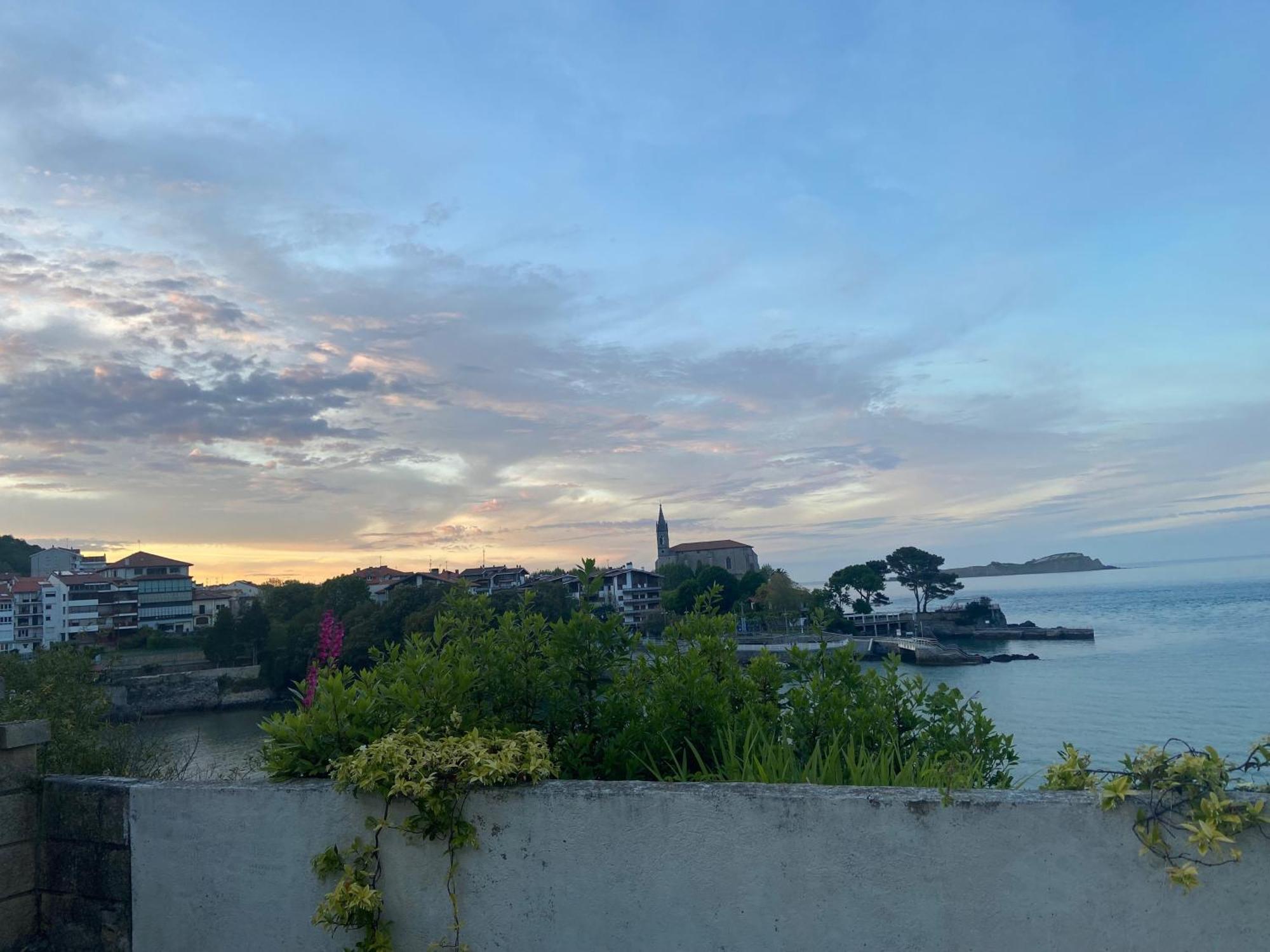 Mundaka Beachfront House Bagian luar foto